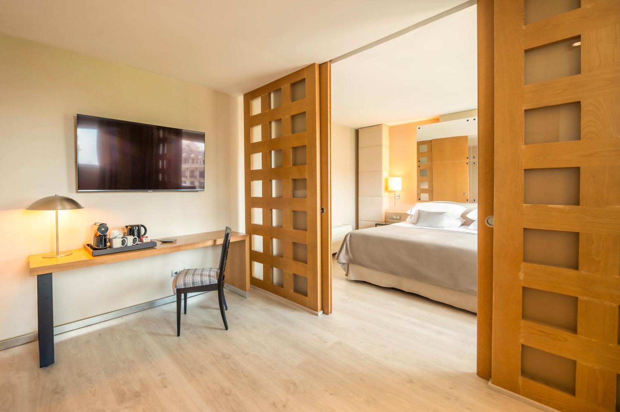 Junior Suite,1554376198:JPEG