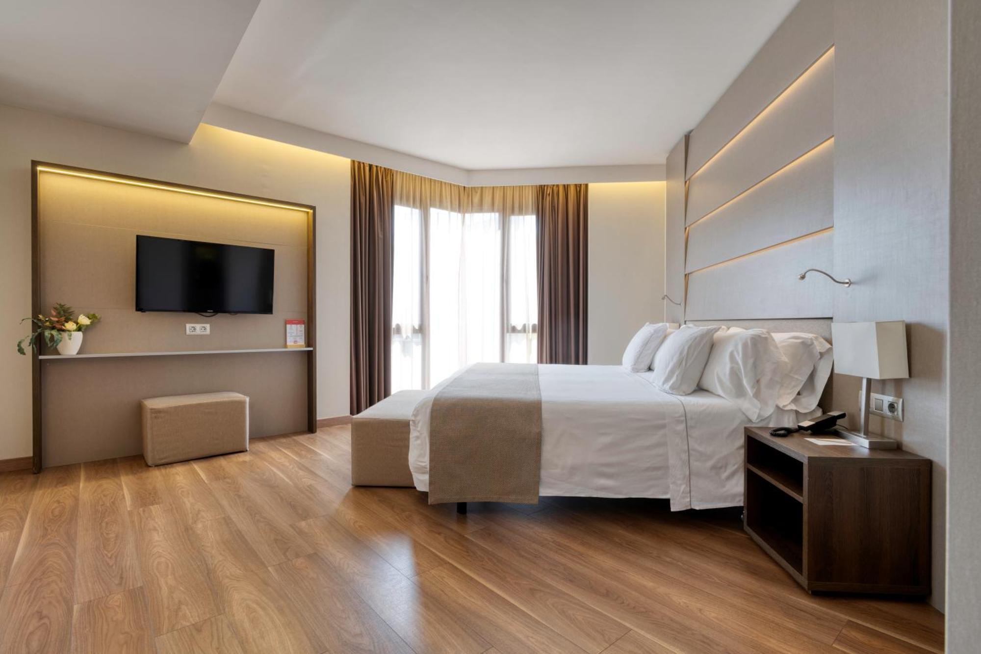 Junior Suite,1555185796:JPEG