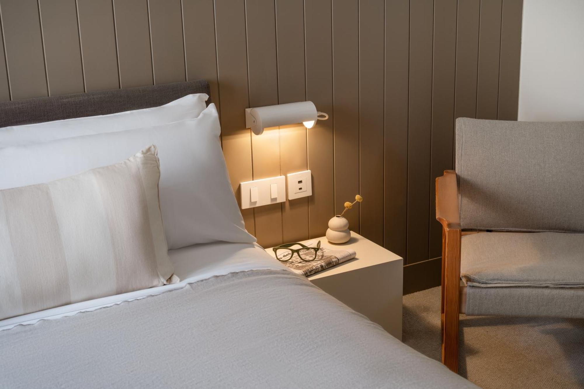 Cozy Double Room,1609308391:JPEG