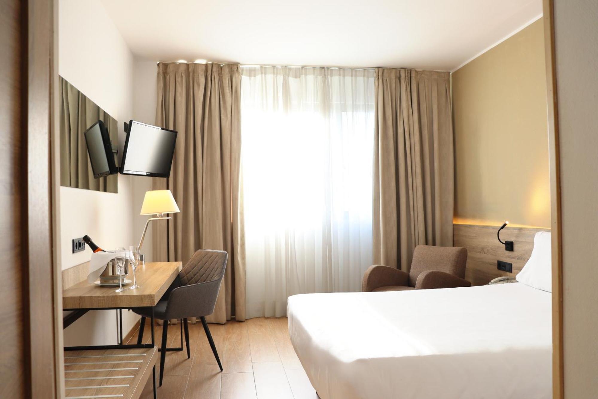 Standard Double or Twin Room,1656170615:JPEG