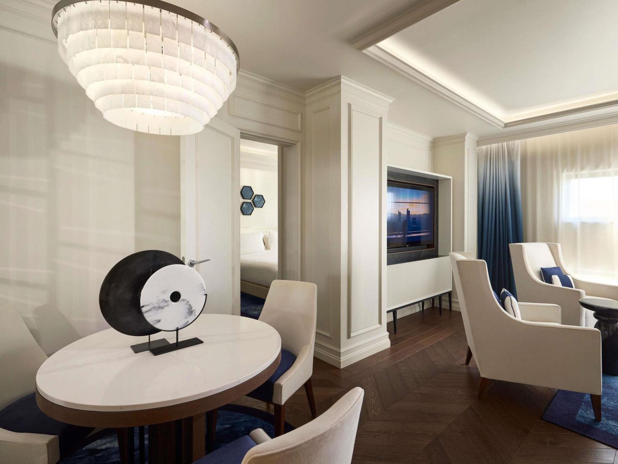 Junior Suite,1758275211:JPEG