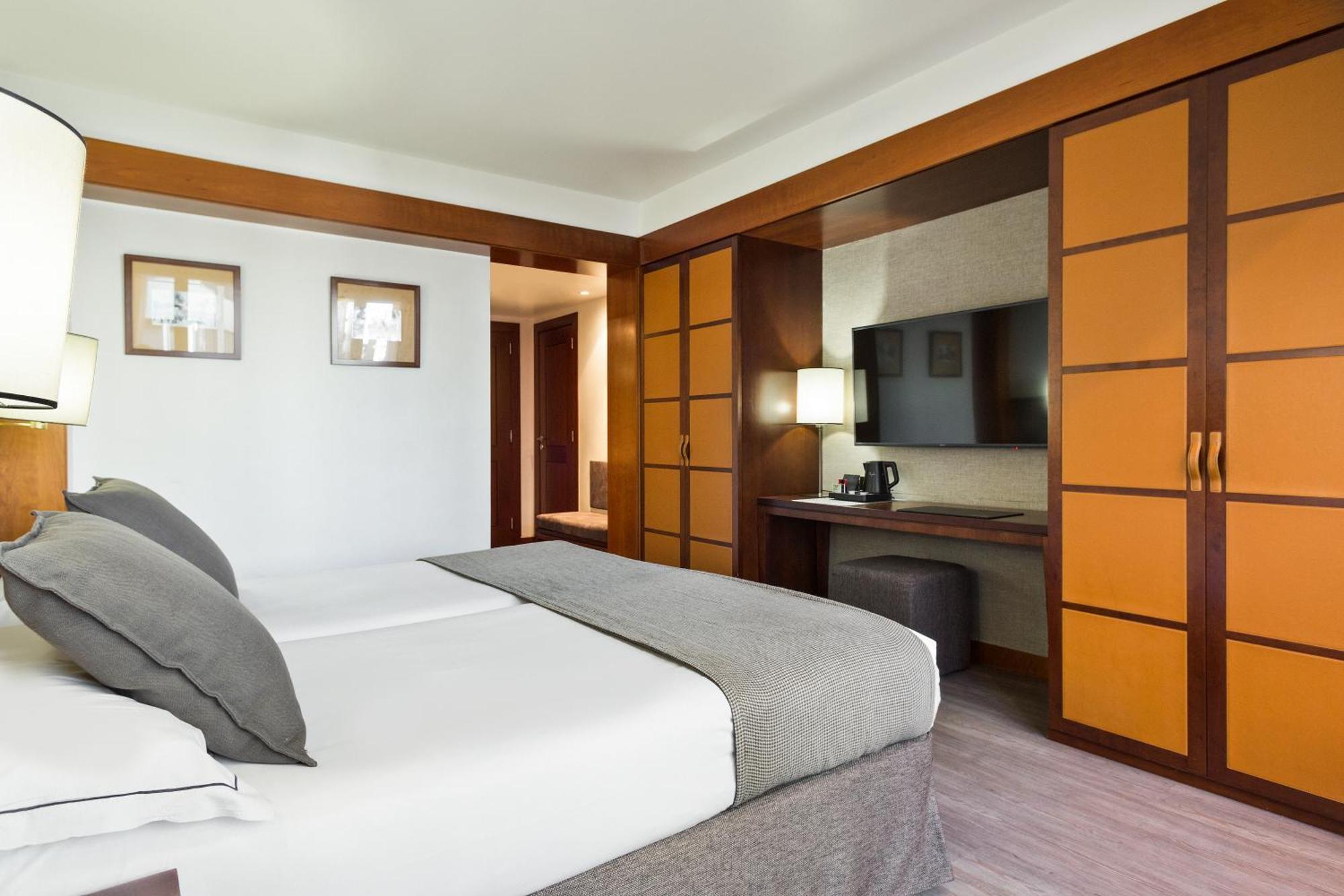 Two Connecting Double Rooms,1765164797:JPEG
