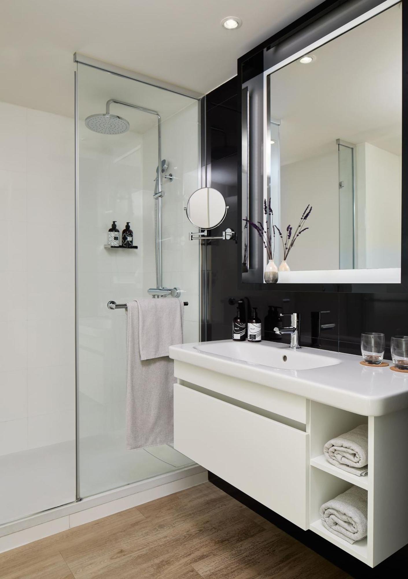 Onderling Verbonden The Townhouse met Balkon en The Studio met Uitzicht op de Stad