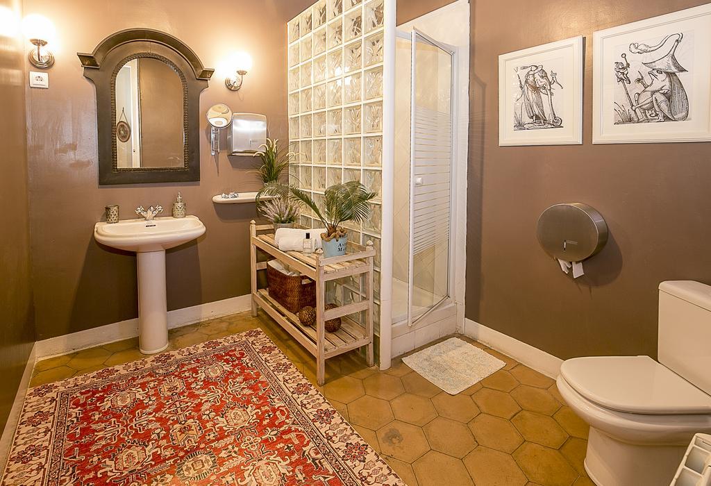 Triple Room Private External Bathroom 1 double 1 single room