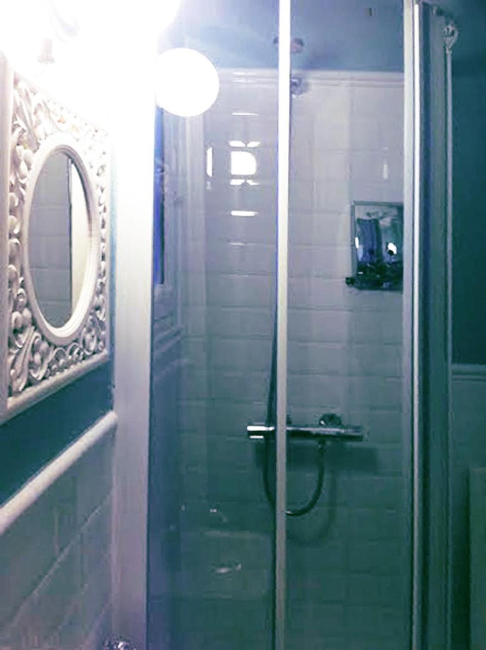 Twin Room Private External Bathroom