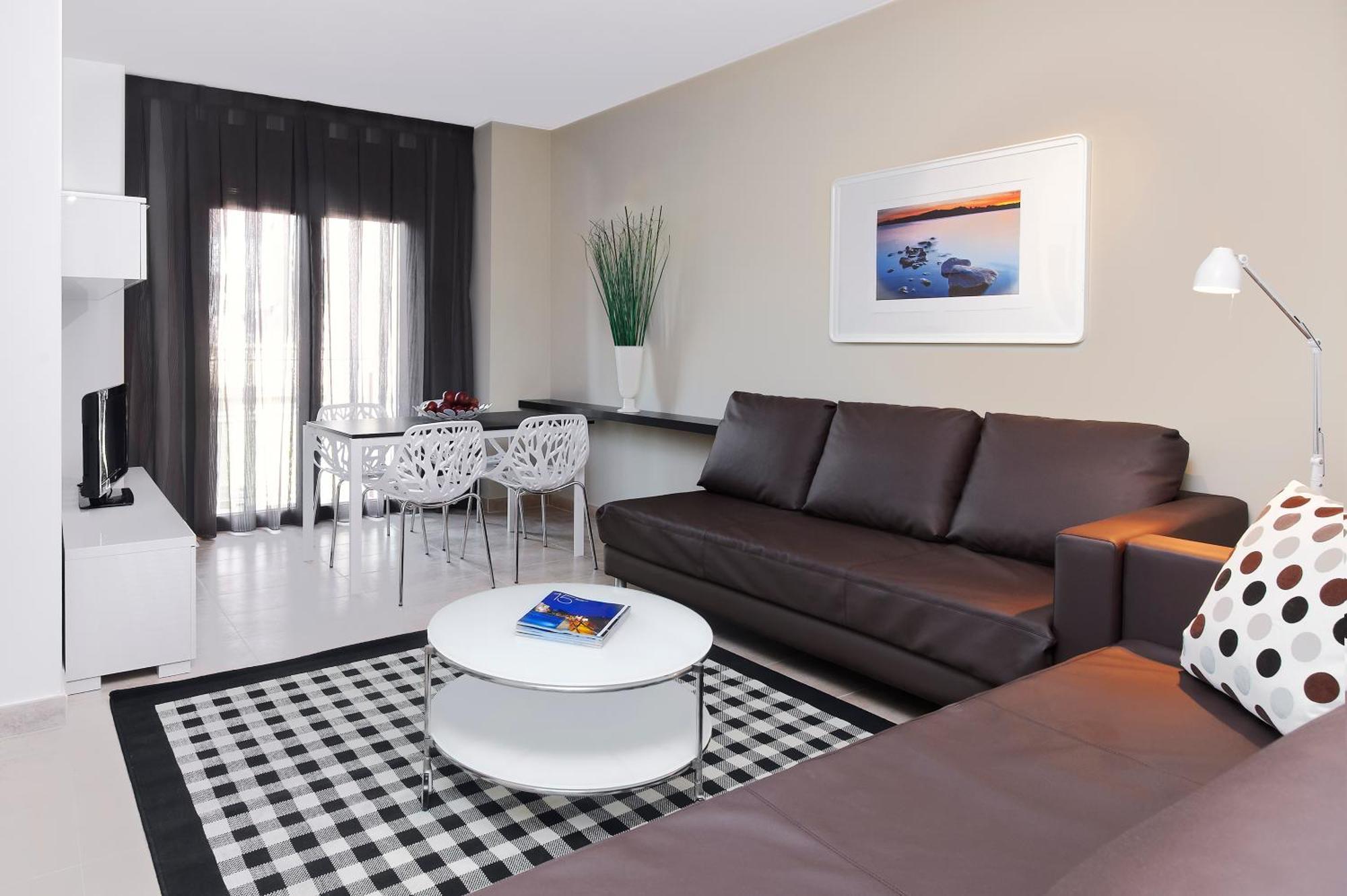 Deluxe Apartment,1758344211:JPEG