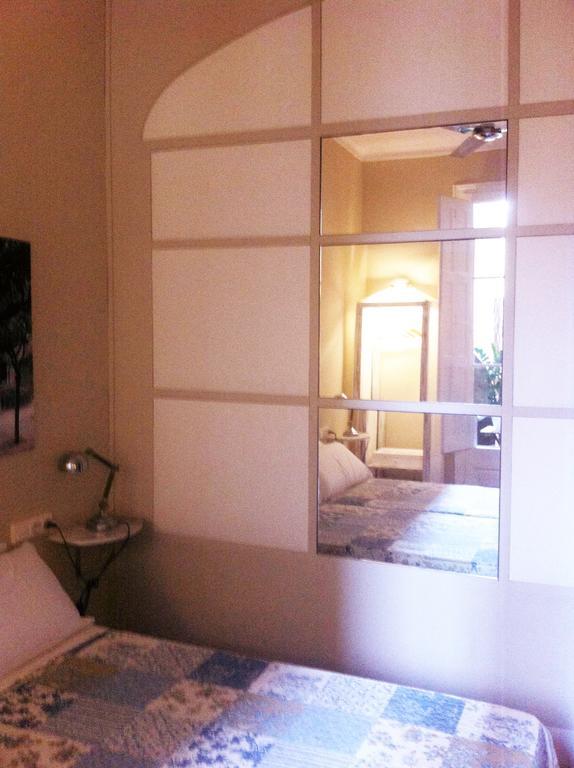 Triple Room Private External Bathroom 1 double 1 single room,109367682:JPEG